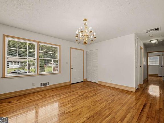 4th image of 520 Pinecrest Dr