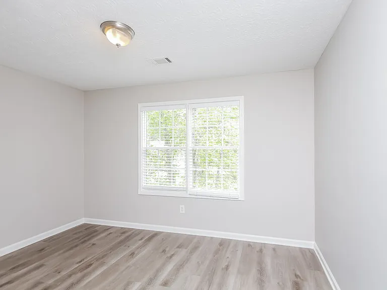 565 Bridge Grv — Photo 15