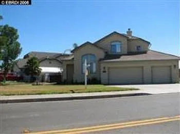 2205 Newport Dr photo 1