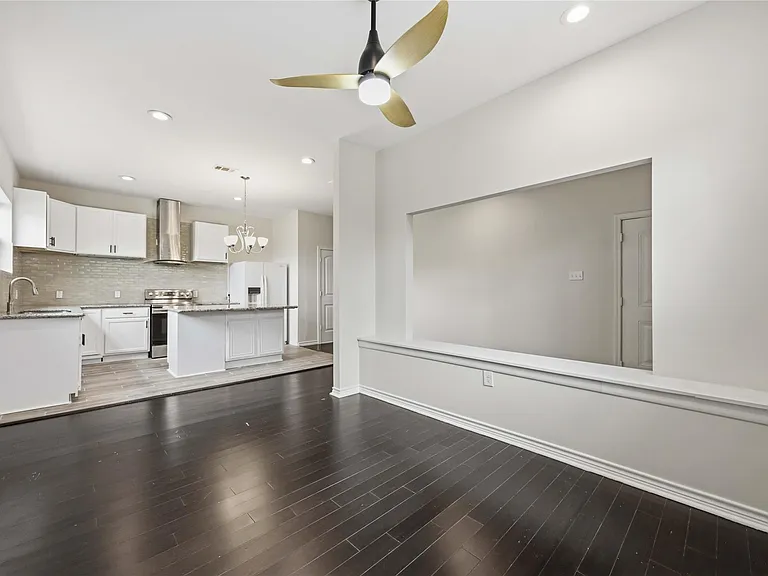 5302 Saxon Dr #1/2 — Photo 11