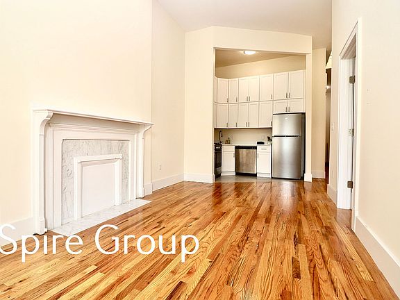 3rd image of 159 W 75th St