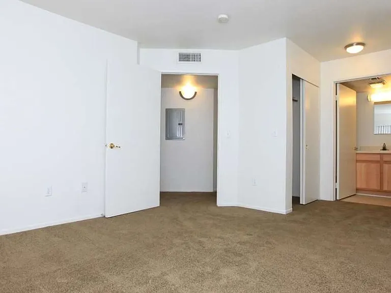 Suncrest — Photo 14