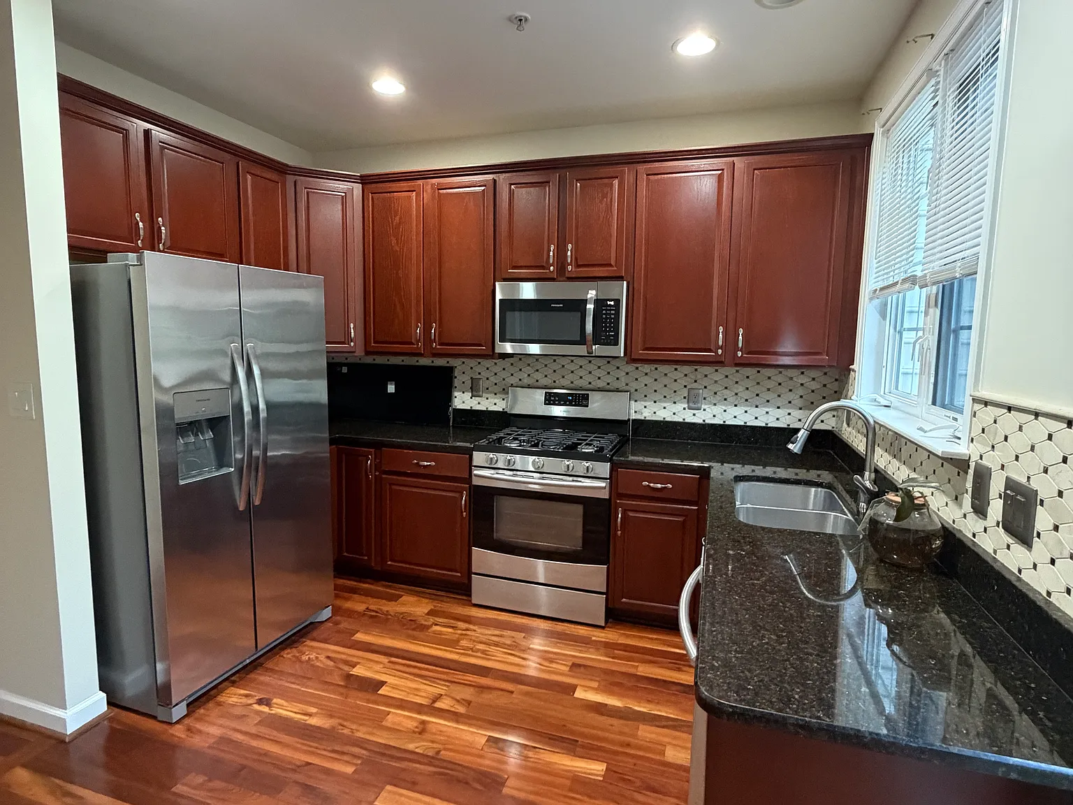 2 bed, 3.5 bath, 1830 sqft, $2,850 — Photo 2
