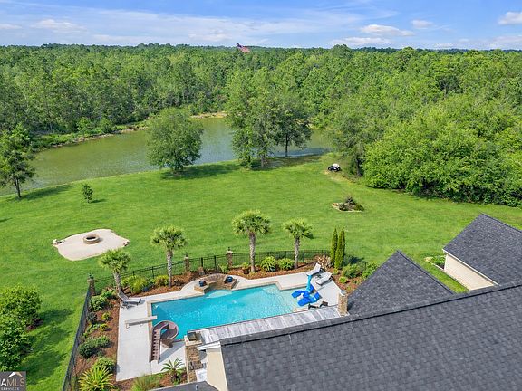 4th image of 235 Riggins Rd