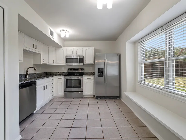 2601 Knoll Trl — Photo 6