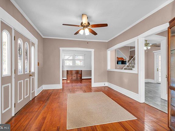 5th image of 215 Church St
