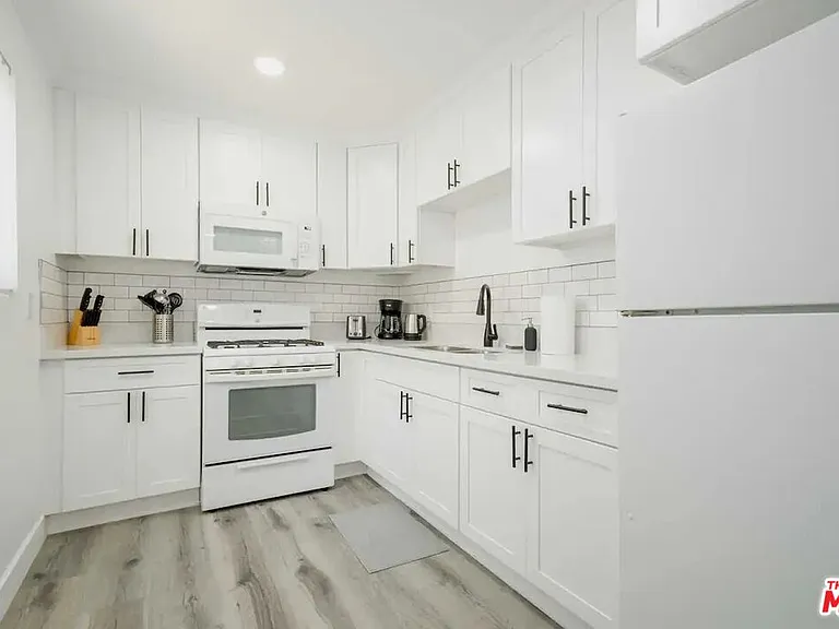 2417 S Budlong Ave #3 — Photo 8