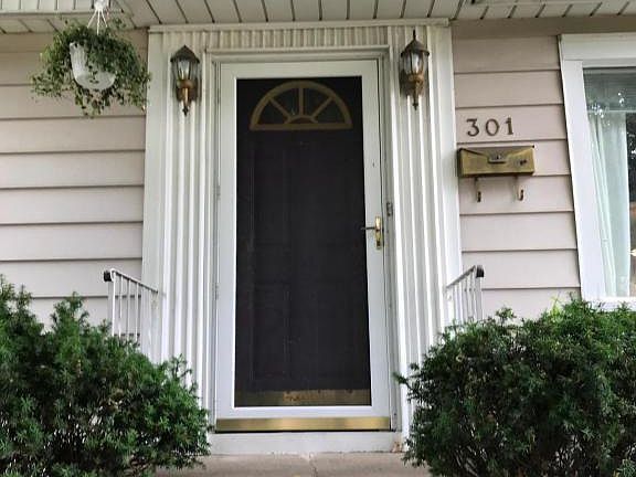 3rd image of 301 Eola St SE