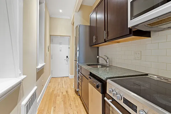 Rented by Cooper & Cooper Real Estate | media 17