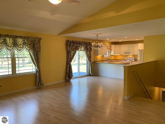 5th image of 3865 Driftwood Dr