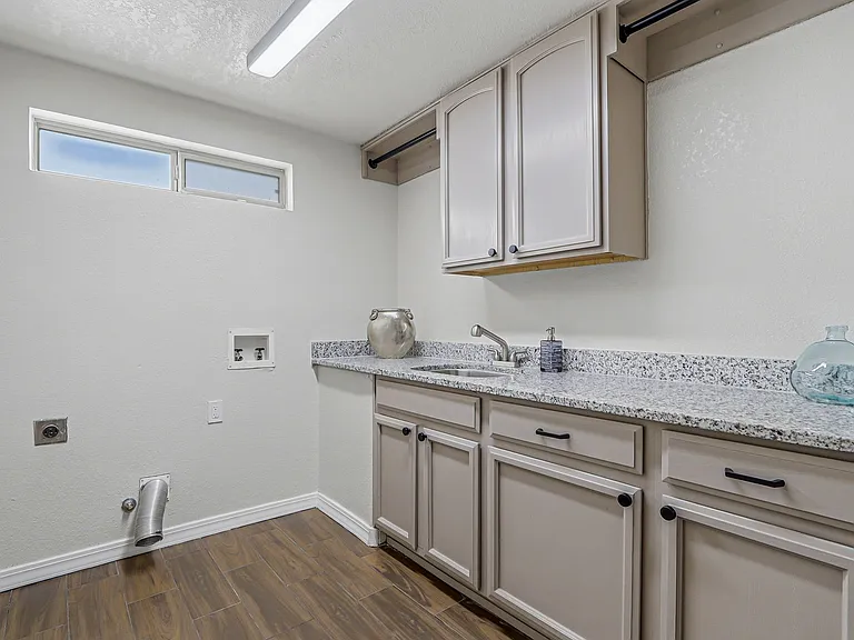3121 Tierra Paola Ln — Photo 7