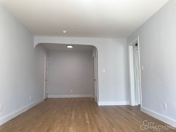 2nd image of 190 Waverly Pl APT 4B