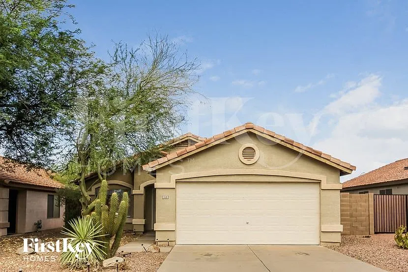 3 bed, 2.0 bath, 1302 sqft, $2,305 — Photo 1