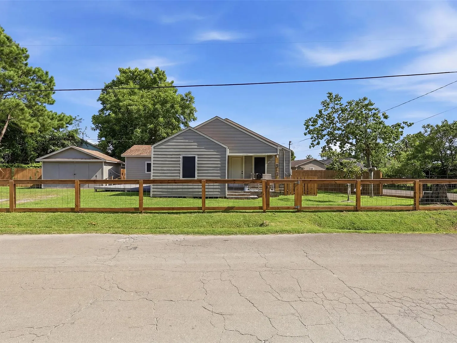 3 bed, 2.0 bath, 1482 sqft, $1,650 — Photo 3