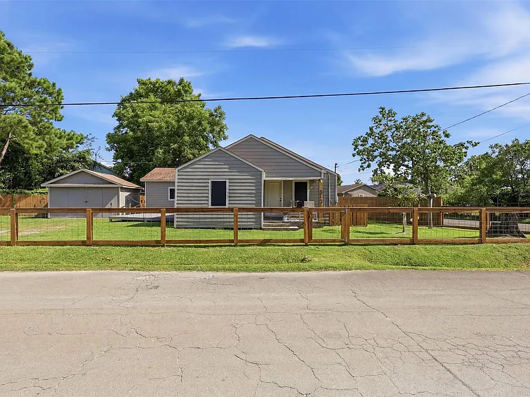 515 Riggs St — Photo 3