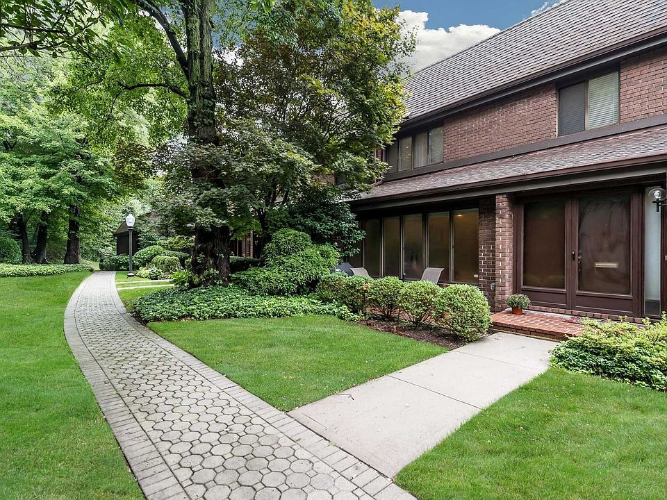 1st image of 49 Acorn Ponds Dr