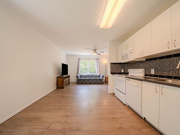 5th image of 405 Bates St