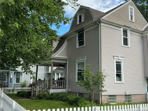 136 High St SE, Canal Fulton, OH 44614