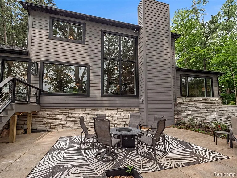 3511 Lakecrest Dr — Photo 13