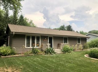 1015 Sunset Dr, Delafield, WI 53018