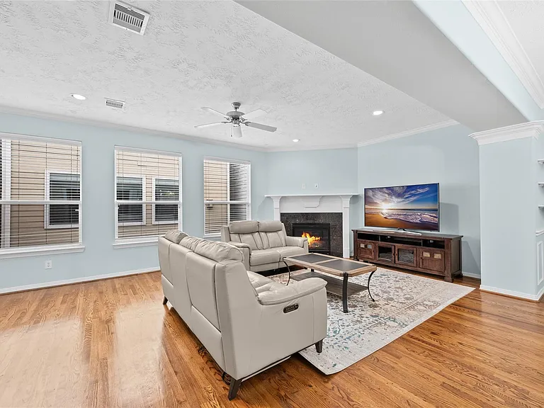3410 Skyline Village Dr — Photo 12
