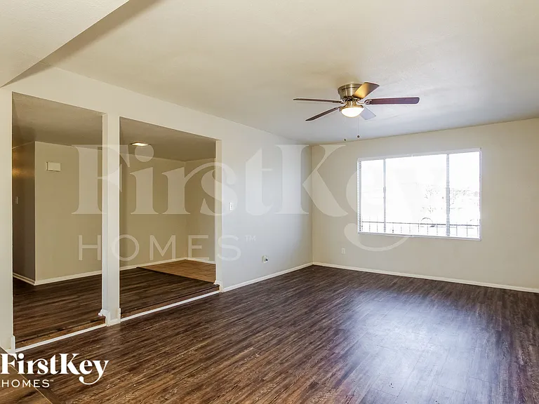 3301 W Mountain View Rd — Photo 3