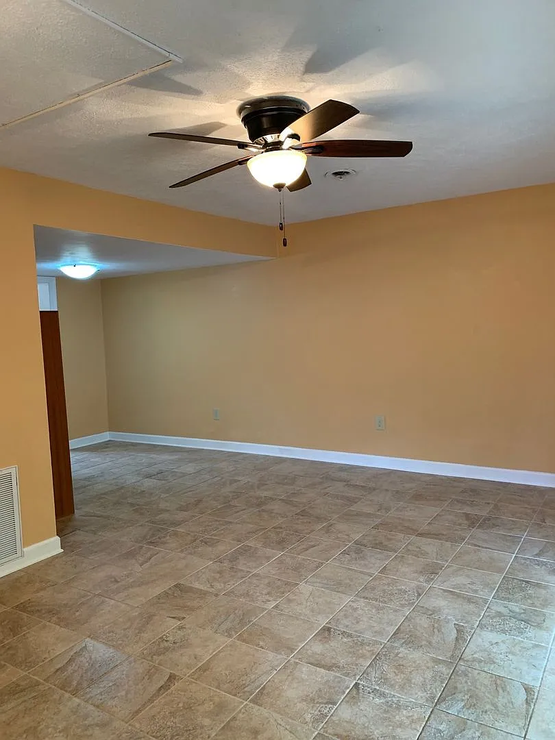 3 Bedroom 2.5 Bath Townhouse — Photo 2