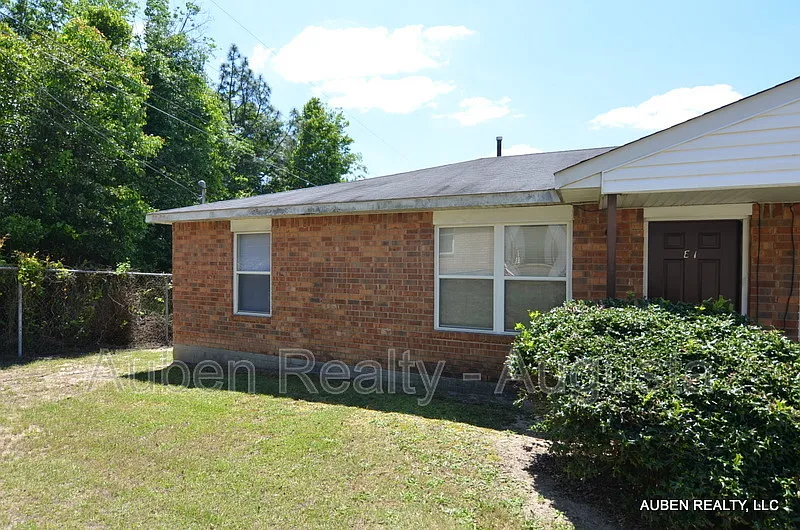 2 bed, 1.0 bath, 960 sqft, $900 — Photo 2