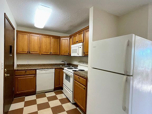 2nd image of 1503 8th St SE APT 301