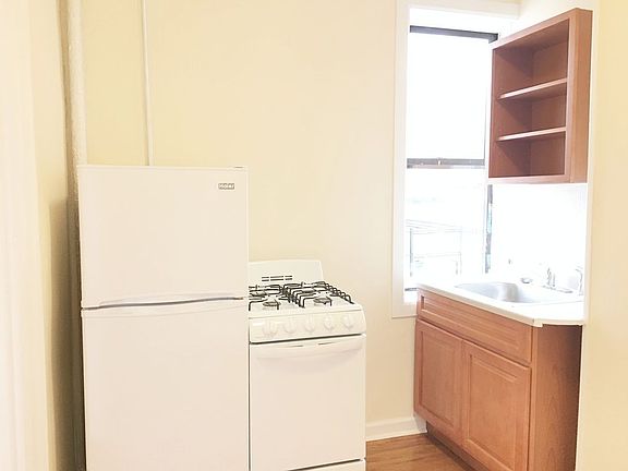 3rd image of 314 Bedford Ave APT E2
