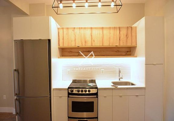 2nd image of 1043 Bedford Ave APT 2D