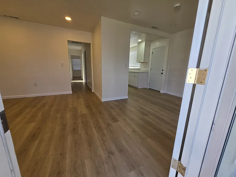 1086 Mersey Ave — Photo 7