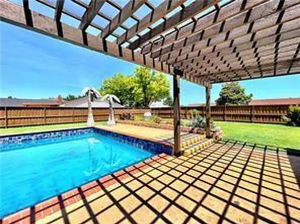 101 Saint Charles Pl, Chickasha, OK 73018