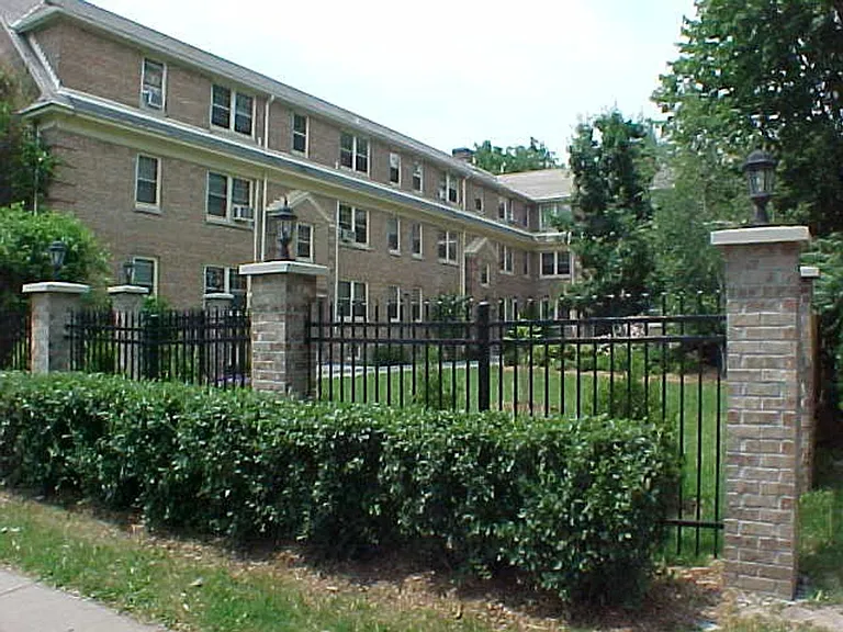 2420 E Washington Ave — Photo 31