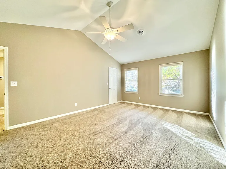 2015 Warwickshire Dr — Photo 19