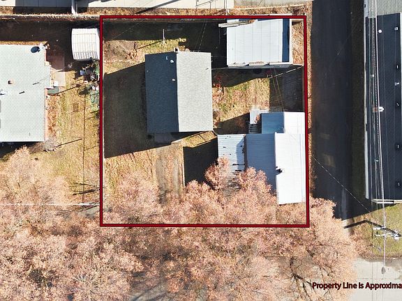 3rd image of 720 & 724 Byron St