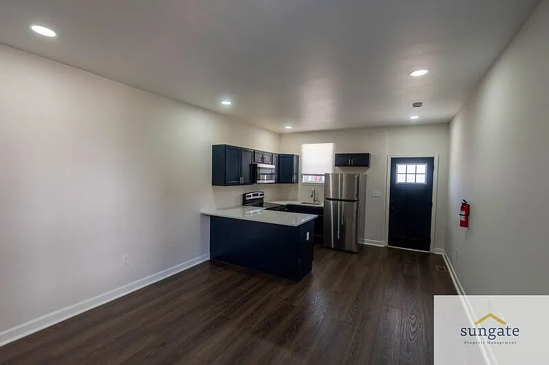 2 bed, 1.0 bath, 550 sqft, $1,400 — Photo 2