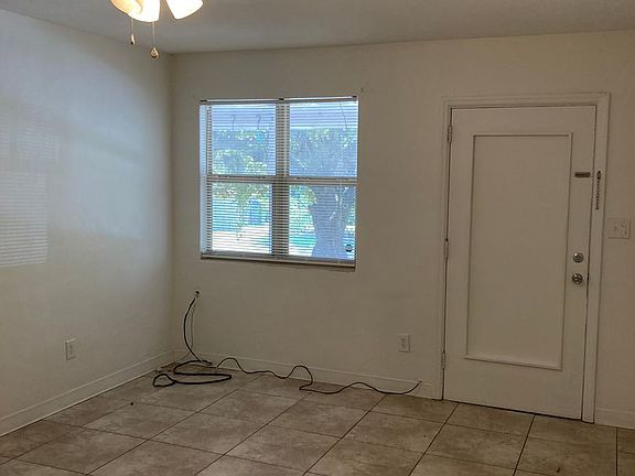 3rd image of 346A Okaloosa Ave
