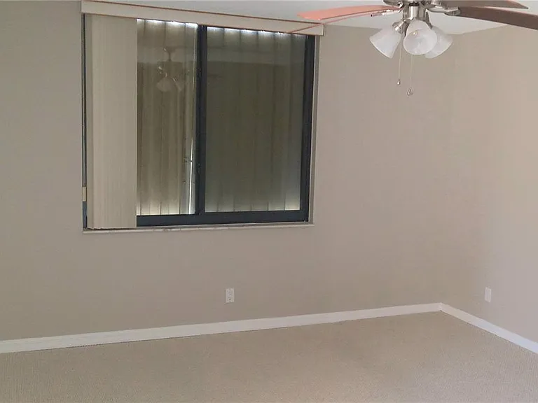 3841 Victoria Dr #14D — Photo 16