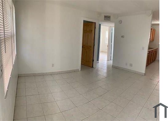 4th image of 906 2nd St APT 2