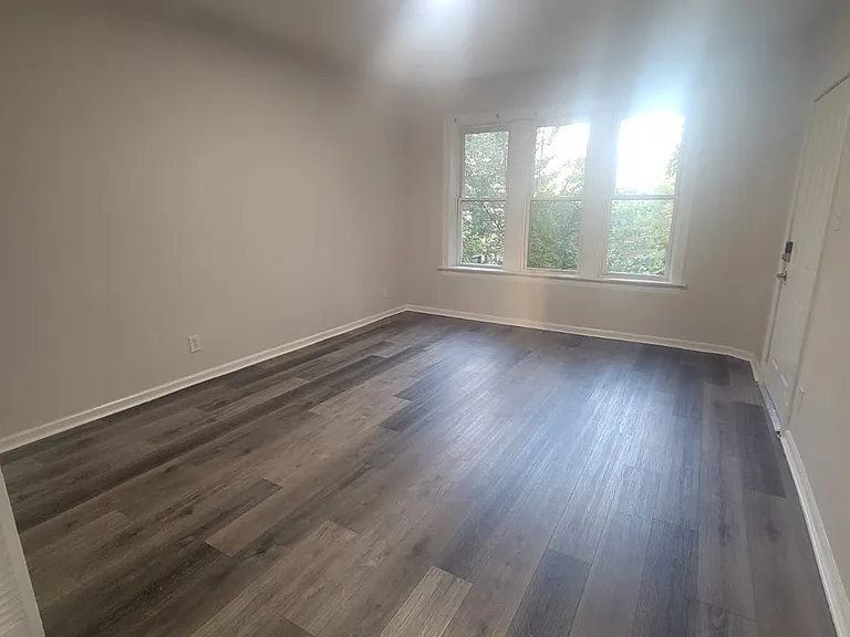 2208 S Marshall Blvd #2B — Photo 3