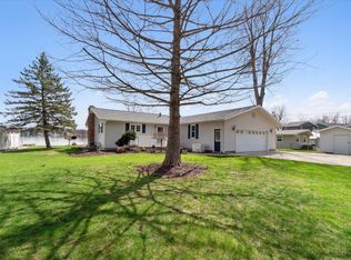 682 Lakeview Dr, Lake Odessa, MI 48849