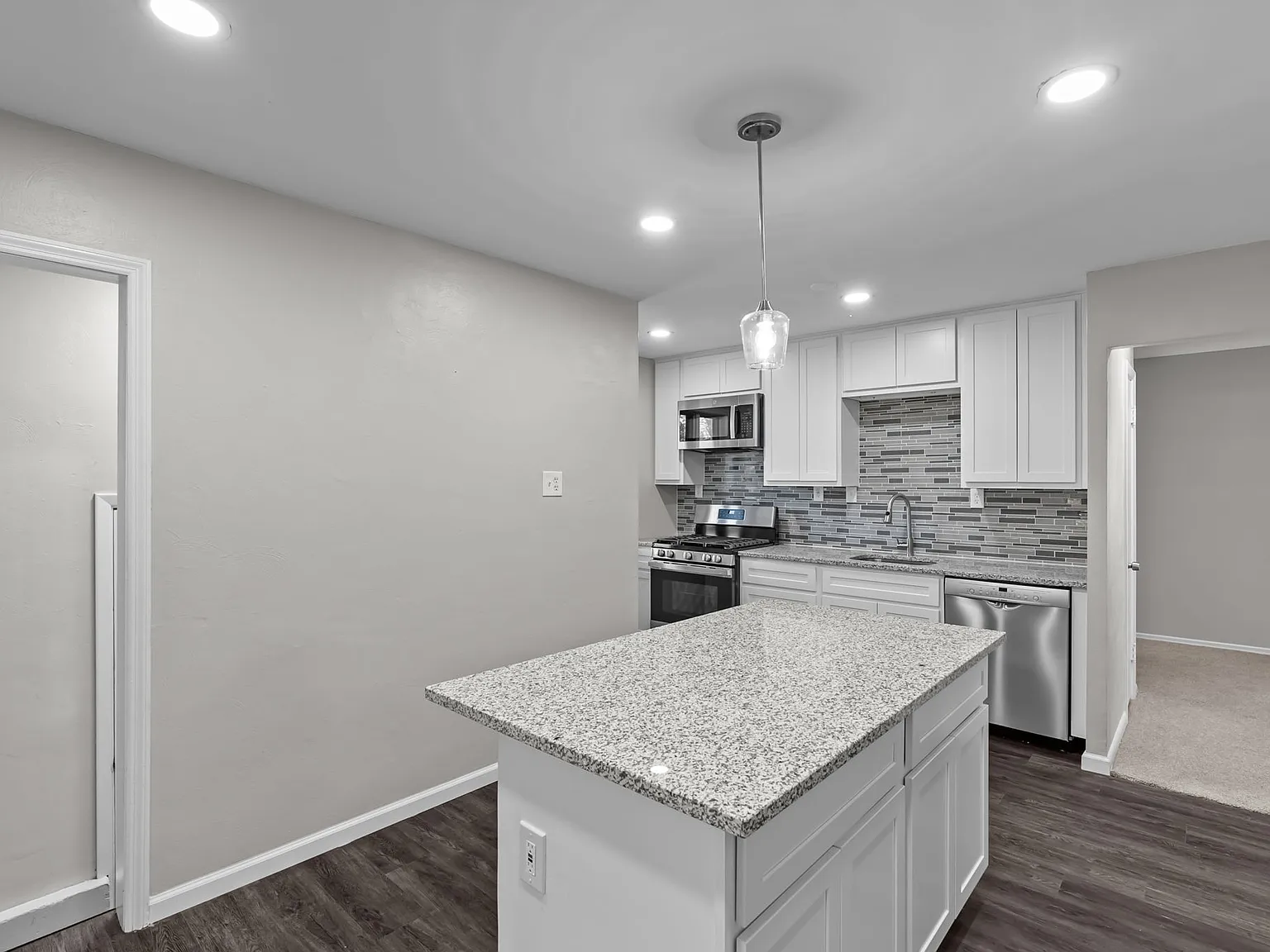 8977 Big Bend Blvd — Photo 2