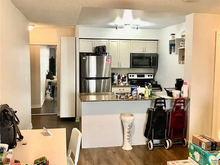 812 Lansdowne Ave #305 — Photo 3