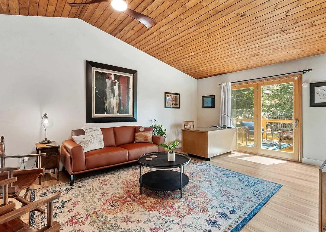 3 bed, 1925 sqft, $2,200 — Photo 2