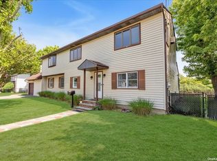 165 Inlet Dr, Lindenhurst, NY 11757