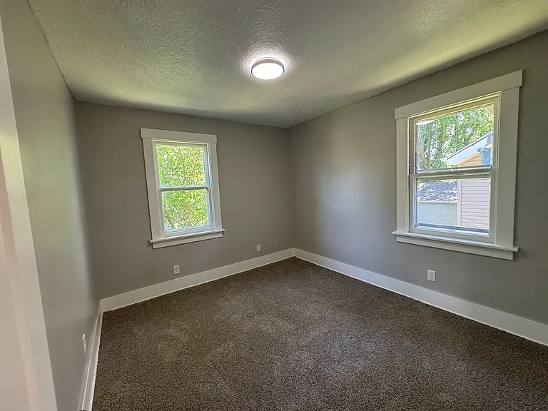 6309 N 33rd Ave — Photo 8