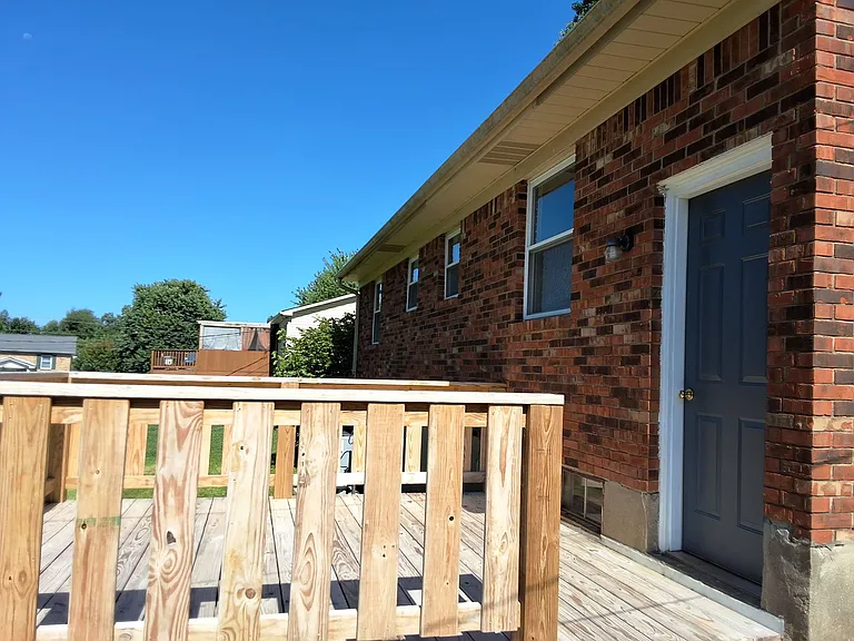 111 Cherrywood Dr — Photo 17