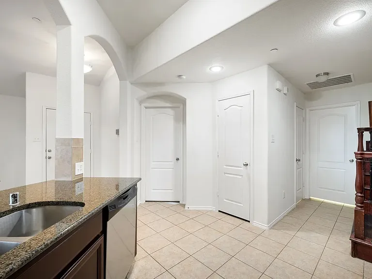 1013 Lucy Ln — Photo 23