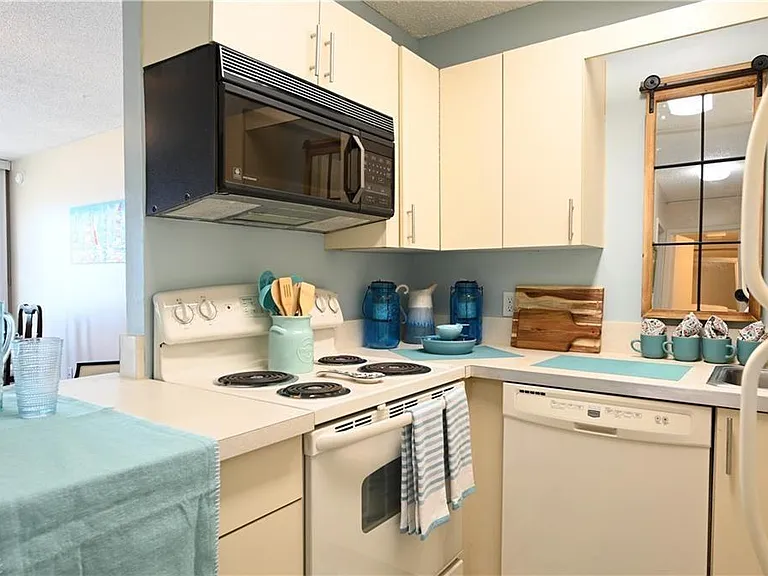 303 Atlantic Ave #402 — Photo 11